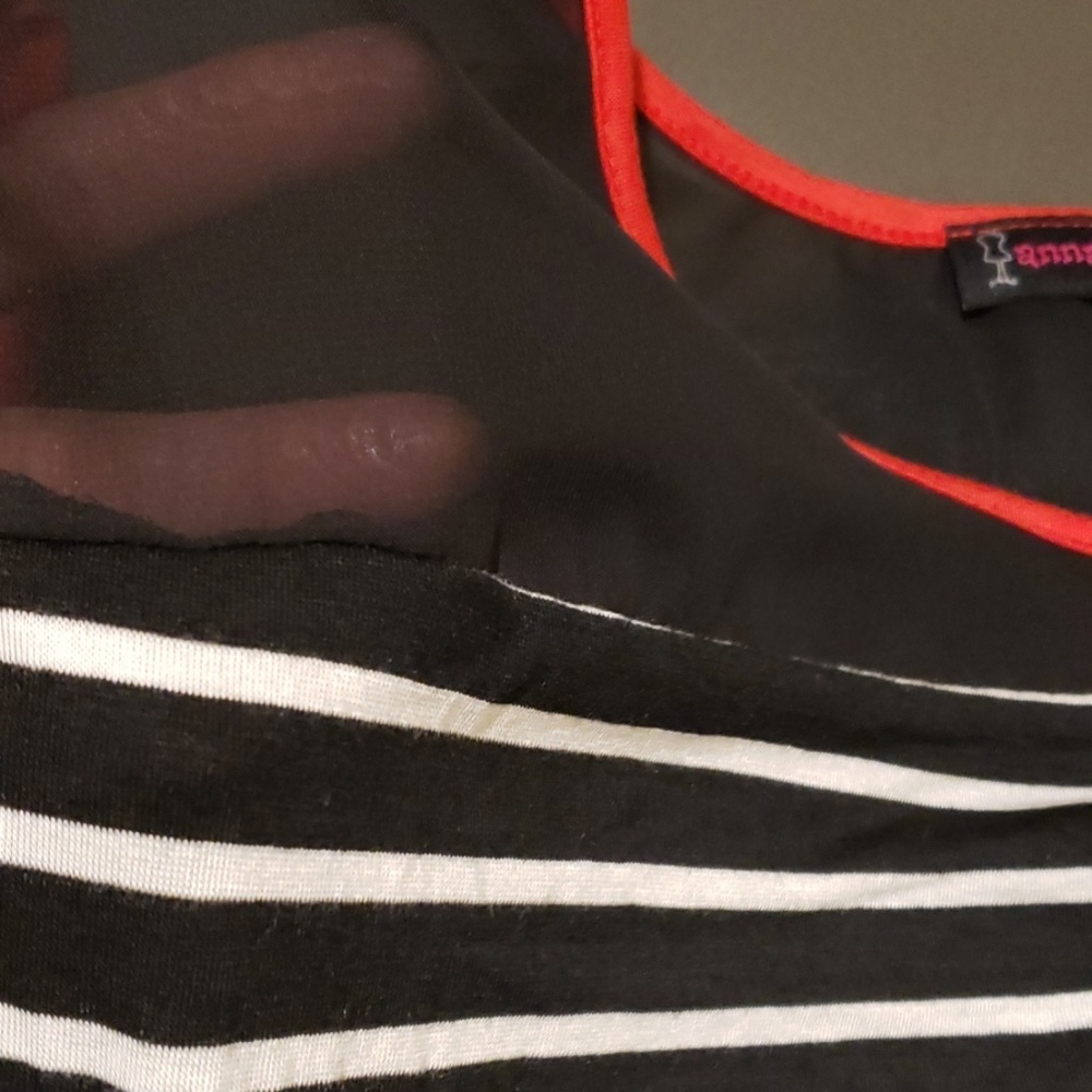 (NEW)Blk/Wht/Red Top - Picture 2 of 4